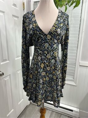 Forever 21 Navy Floral Paisley V-Neck Long Sleeve Dress